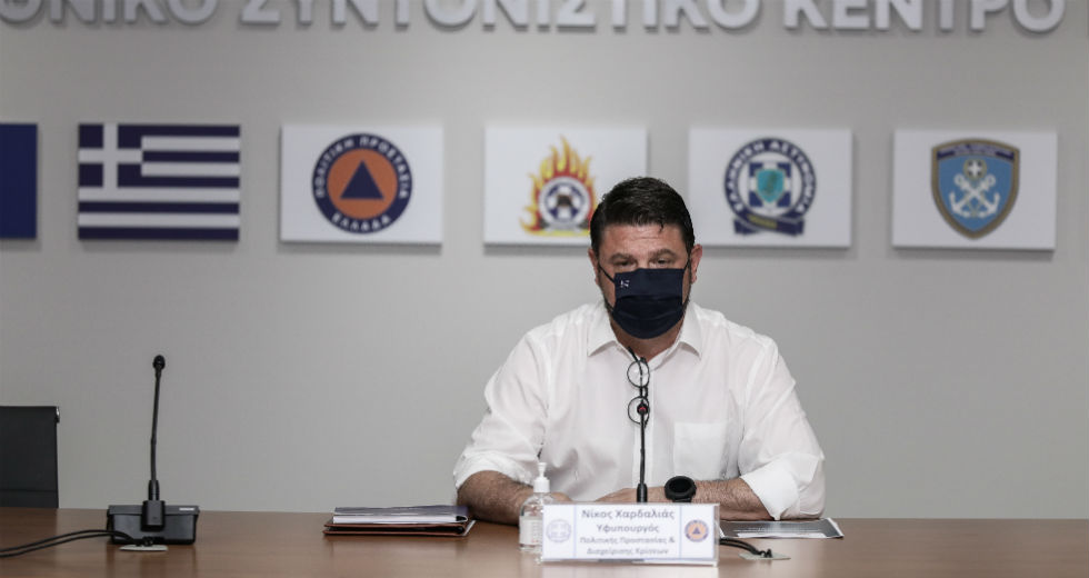 Διασκέδαση και νέοι φταίνε πάλι για την κυβέρνηση – Νέα μέτρα από Πέμπτη