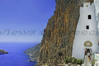 Αμοργός, σε φόντο γαλάζιο και απέραντο