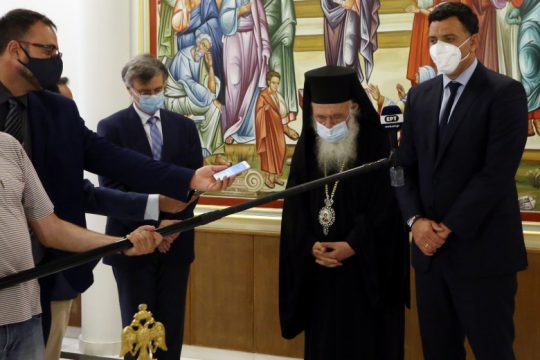 Εμβολιασμό με ελεύθερη επιλογή και… προσευχή συνιστά η Ιερά Σύνοδος