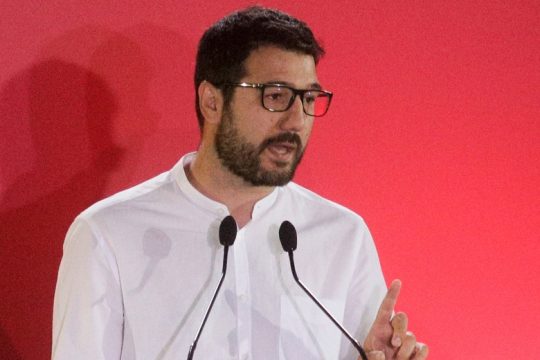 «”Σαμποτάζ” στον εμβολιασμό οι απειλές για αναστολές εργασίας και περικοπή μισθών»
