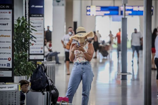 Προαναγγέλλουν «μίνι λοκντάουν» και στην Ιο