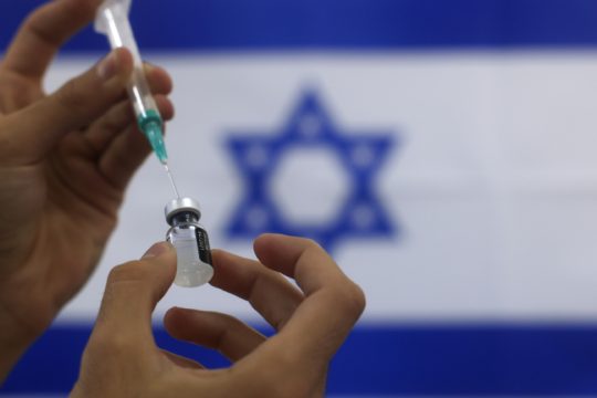 Τρίτη δόση εμβολίου στο Ισραήλ για τους άνω των 60 ετών