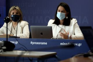 Το υπουργείο Παιδείας πριμοδοτεί εμφυλίους στους εκπαιδευτικούς