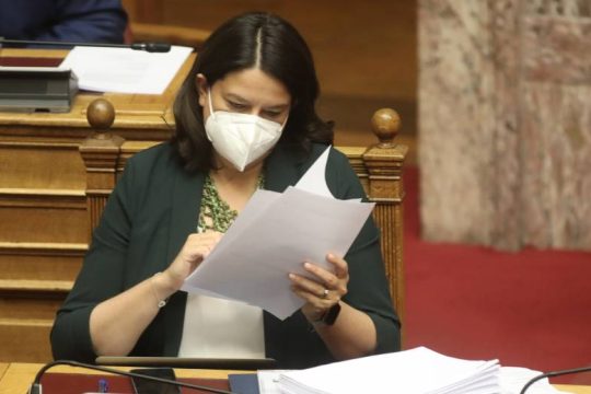 Τριήμερο σφυροκόπημα στην Ολομέλεια στο νομοσχέδιο Κεραμέως