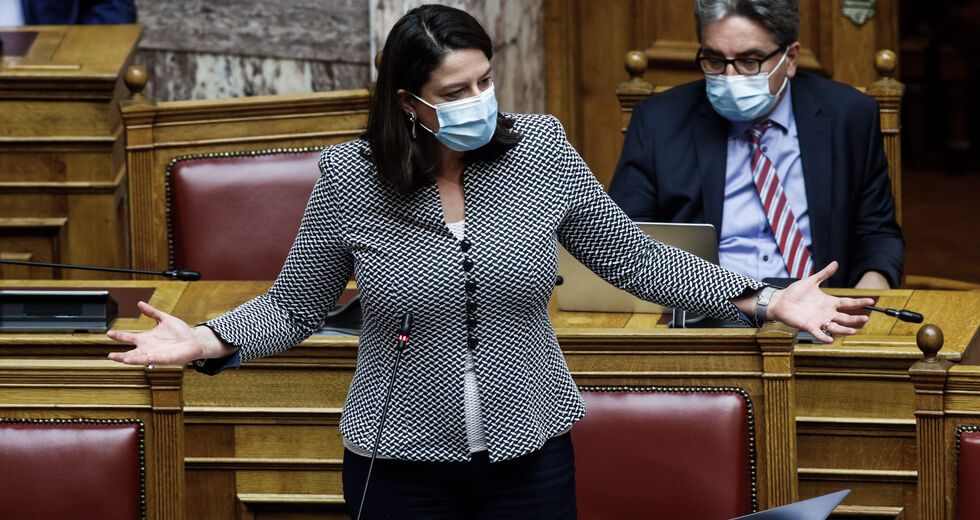 Απειλές Κεραμέως για περικοπή μισθών όσων δεν αξιολογηθούν