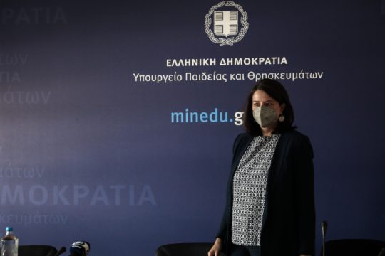 Συγκέντρωση υπογραφών υπέρ της παραίτησης Κεραμέως