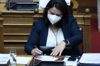 Επιβεβαίωσε τον «κόφτη» της ΕΒΕ