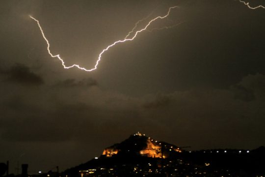 5000 κεραυνοί και σημαντικά ύψη βροχής την Κυριακή
