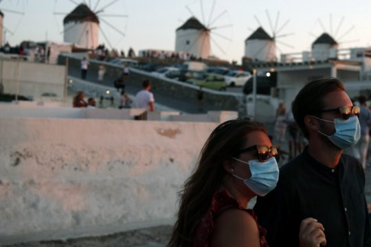 Στα ύψη ο δείκτης θετικότητας σε Πάρο, Μύκονο, Τήνο και Σαντορίνη
