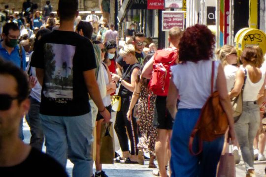 Ιδρώνει… η κυβέρνηση με την έκρηξη κρουσμάτων