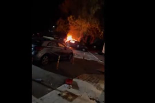 Κύπρος: Επίθεση διαδηλωτών κατά των μέτρων στο προεδρικό μέγαρο και σε ΜΜΕ