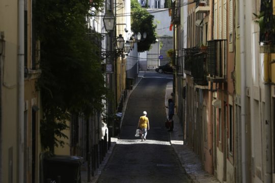 Βιάστηκε και σκόνταψε η Πορτογαλία, ξανά σε απαγόρευση κυκλοφορίας