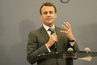 Ο Μακρόν έπεισε τους Γάλλους να εμβολιαστούν