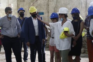 Χαρές πάνω σε αυριανά συντρίμμια