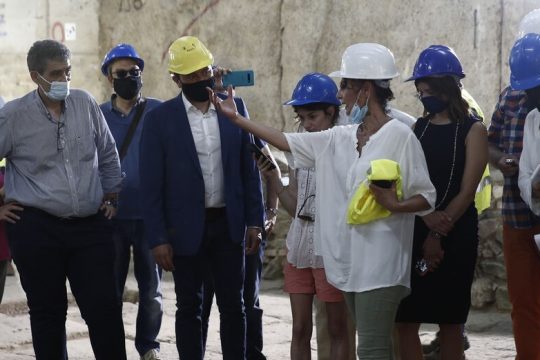 Χαρές πάνω σε αυριανά συντρίμμια