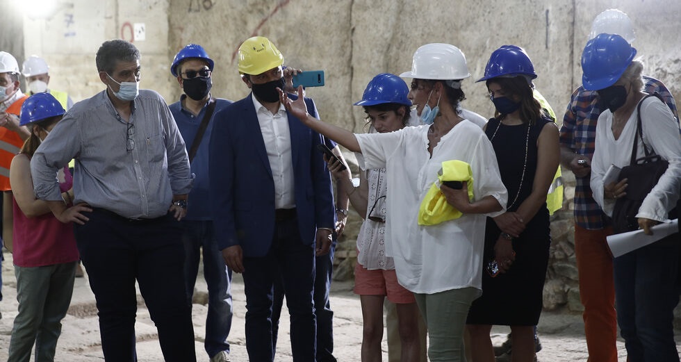 Χαρές πάνω σε αυριανά συντρίμμια