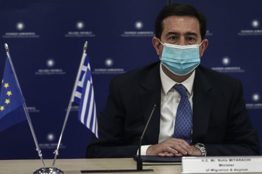 Μονταζιέρα Μηταράκη και στην έκθεση του Ευρωκοινοβουλίου για τις επαναπροωθήσεις