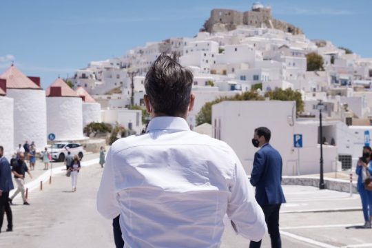 Με σκάφος του Λιμενικού διακοπάρει ο πρωθυπουργός μας