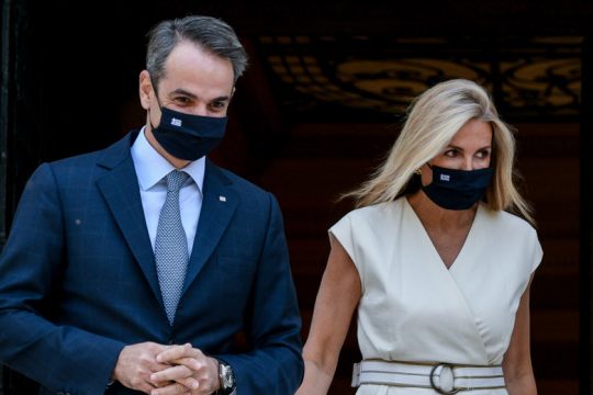 Τεράστια ερωτήματα για το πόθεν έσχες του πρωθυπουργικού ζεύγους
