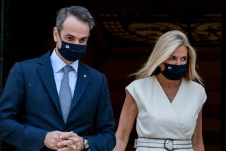 Επαρκείς εξηγήσεις για το «πόθεν έσχες» Κυριάκου-Μαρέβας ζητάει ο ΣΥΡΙΖΑ