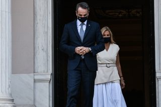 Ενα παγόνι και μία στρουθοκάμηλος