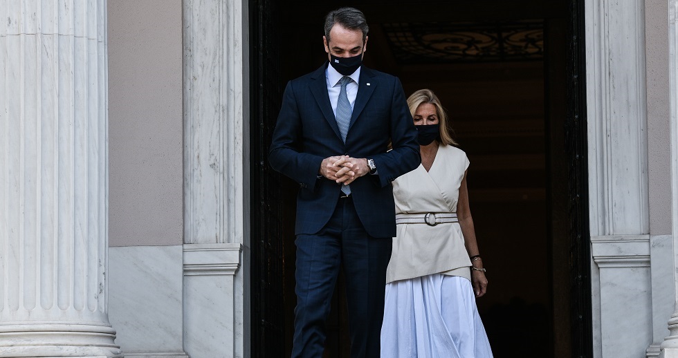Ενα παγόνι και μία στρουθοκάμηλος