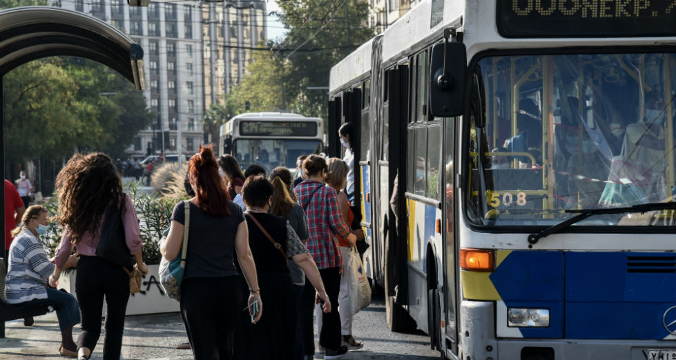 Νέο τυράκι για εμβολιασμό με… έκπτωση στις μηνιαίες κάρτες των ΜΜΜ