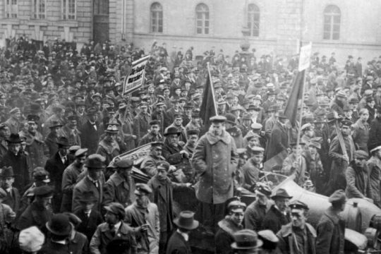 Ενας ποιητής στην επανάσταση του Μονάχου