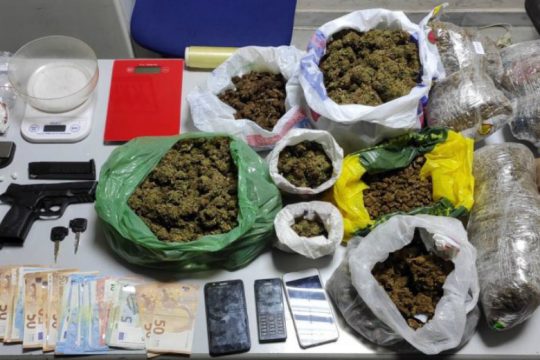 Δρόμοι ναρκωτικών, δρόμοι όπλων