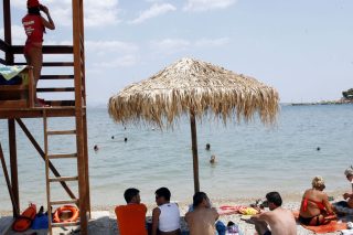 Περισσότεροι ναυαγοσώστες με πτυχίο στις παραλίες της χώρας