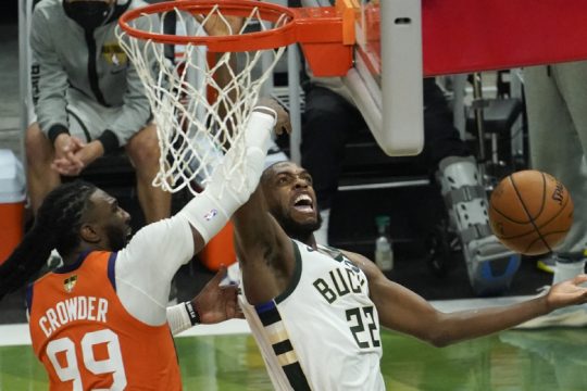 NBA: Στο 2-2 οι Μπακς, σε ένα παιχνίδι για γερά νεύρα