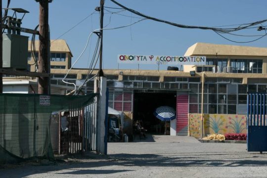 Πρόσφυγες έκλεισαν τη δομή των Οινόφυτων σε ένδειξη διαμαρτυρίας 