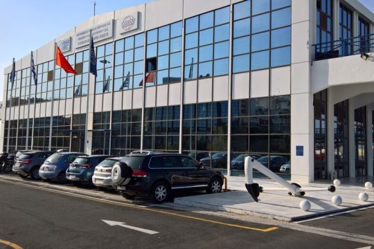 Ζητούν αναστολή μεταβίβασης του 16% της ΟΛΠ στην Cosco»