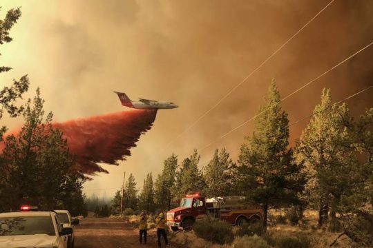 Τουλάχιστον 2.000 σπίτια απειλούνται από τεράστια πυρκαγιά στο Όρεγκον