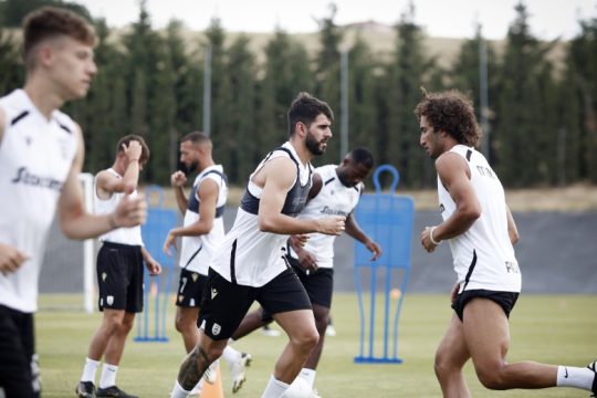 «Πετάει» για Ολλανδία με Ολιβέιρα
