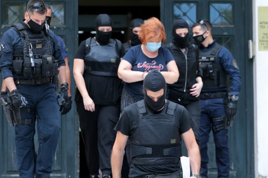 Στα μαλακά η «φίλη» του Παππά – Αφέθηκε ελεύθερη