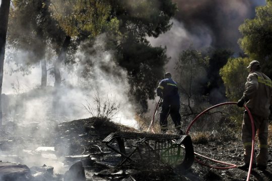 Μάχη με τις φλόγες σε Κορινθία-Αργολίδα: Καλύτερη εικόνα από τα μέτωπα