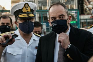 Εκτός πλοίων 2.500 ταξιδιώτες μετά τους ελέγχους των λιμενικών