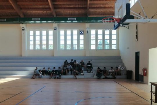 Στο κλειστό γυμναστήριο της Ιεράπετρας μεταφέρθηκαν οι 32 πρόσφυγες