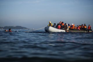 «Εξαφανίζουν» πρόσφυγες με τις ευλογίες Μητσοτάκη