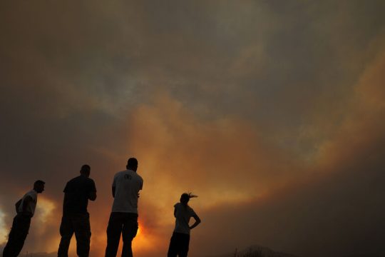Καταστροφικές πυρκαγιές σε Κύπρο και Κεφαλονιά