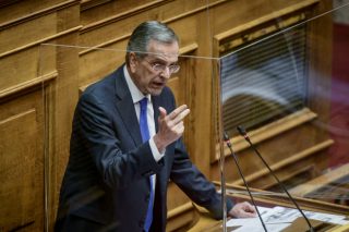 Το ανάδελφο έθνος εναντίον όλων