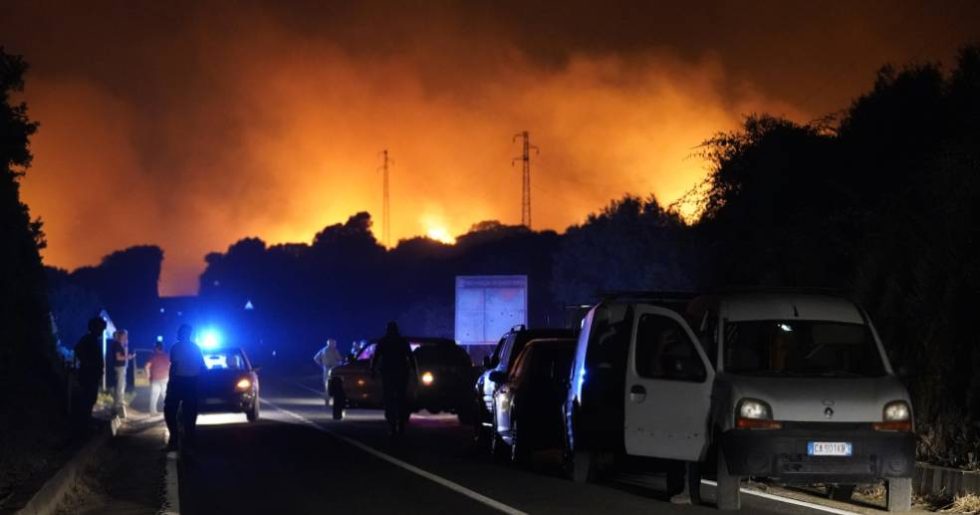 Ανεξέλεγκτη πύρινη λαίλαπα για τρίτο 24ωρο στην Σαρδηνία