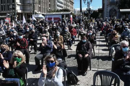 Ενιαίο Δίκτυο Συνταξιούχων: Η κυβέρνηση τρώει το μέρισμά μας για να στηρίξει τον «τζόγο» στην επικουρική