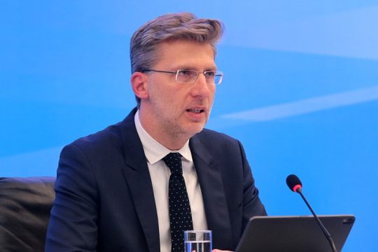 Στα βήματα του Άδωνι κι ο Σκέρτσος με εκβιαστική ανάρτηση στο Facebook