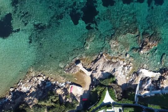 Κάτω Σούνιο: Οι κρυφές και ασφαλείς μοναχικές παραλίες
