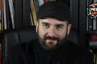 Press Cafe: «Η συκοφαντία αντικατέστησε τον κριτικό λόγο»