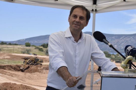 Εθελοτυφλεί ο υπουργός Τουρισμού