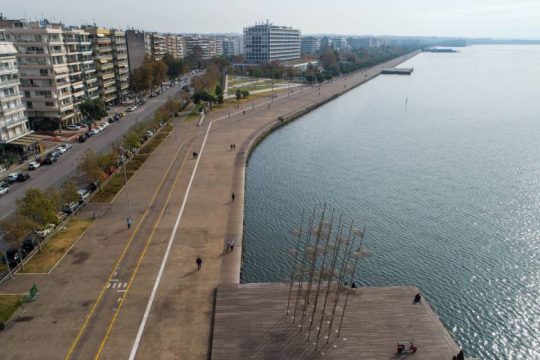 Θεσσαλονίκη: Συνεχίζει να αυξάνεται το ιικό φορτίο