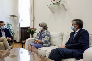 Ναι στο εμβόλιο, όχι στον διχασμό